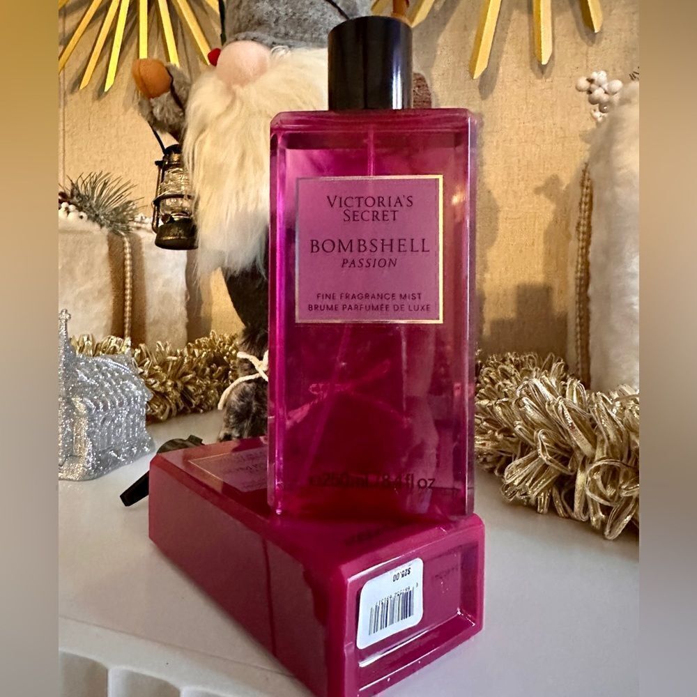 Victoria's Secret Bombshell
Passion Fragrance Lotion & Mist
Set 8.4 Fl. … - Picture 14 of 17